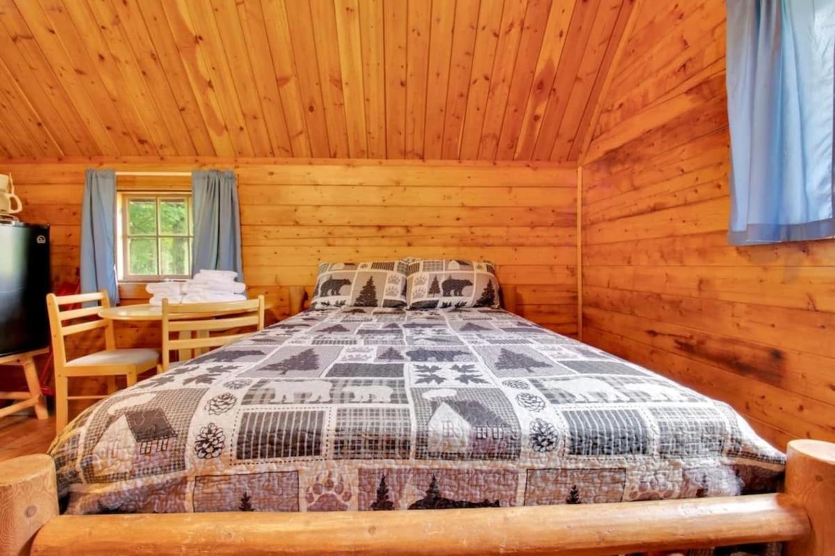 Lovely Rustic Cabin In Bloomington Extérieur photo