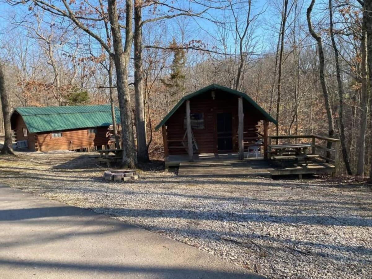 Lovely Rustic Cabin In Bloomington Extérieur photo
